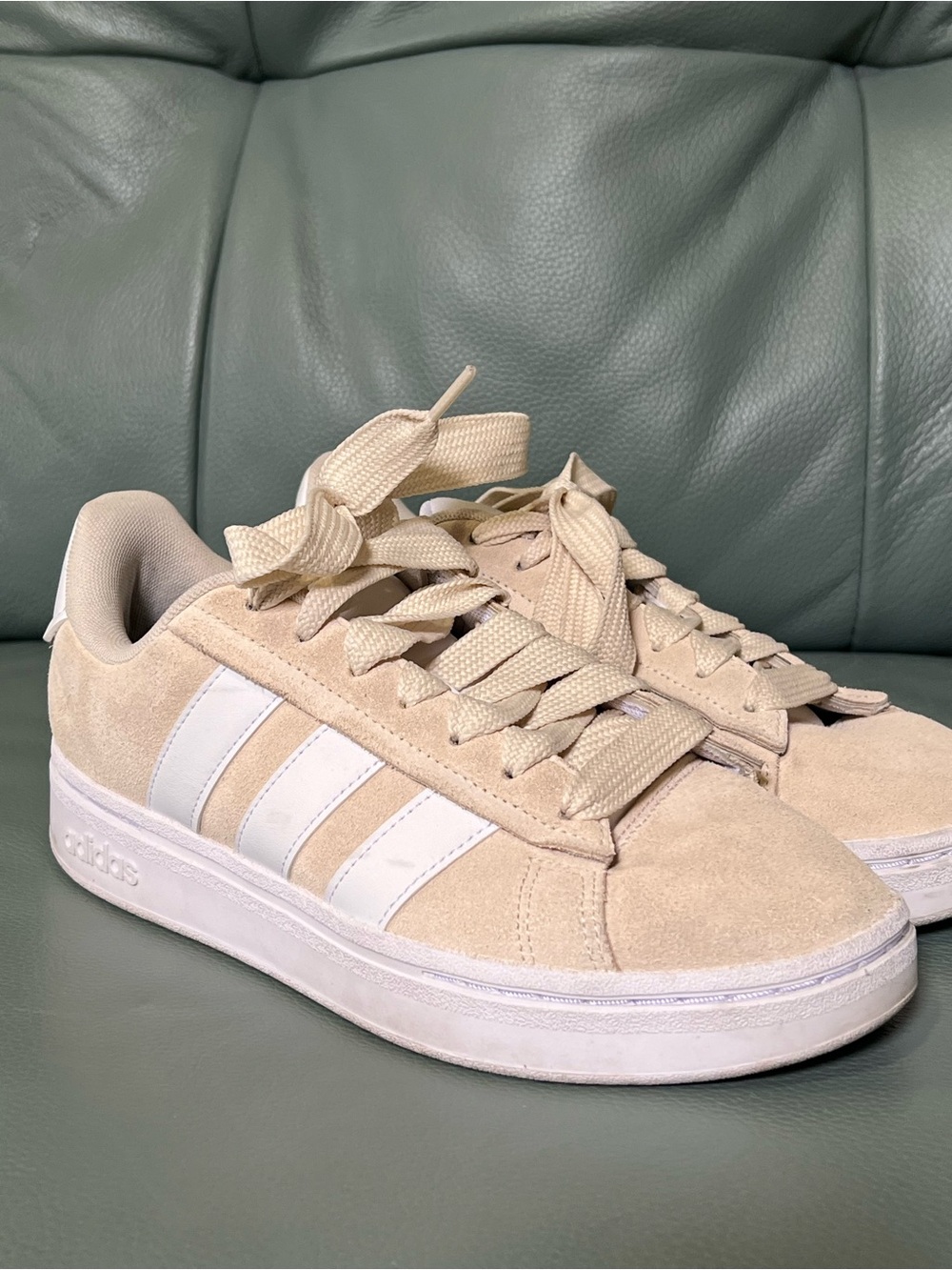 Adidas Women’s Sneaker in Beige and White - Picture 4 of 8